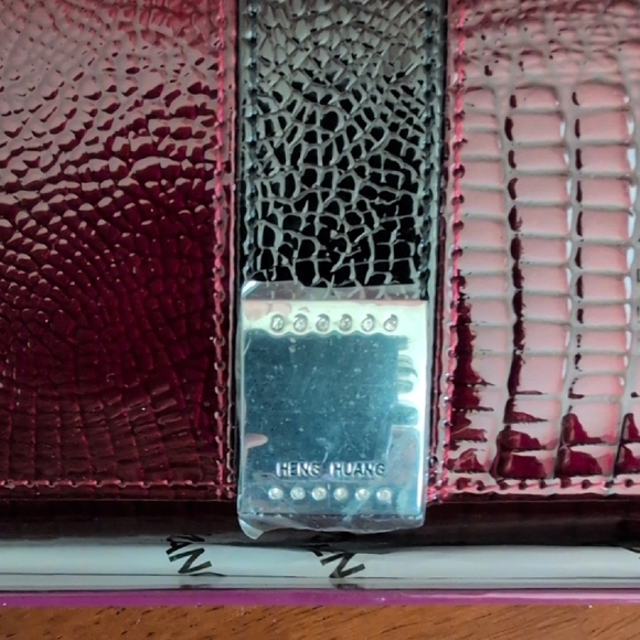 Leather Croc-Embossd Wallet - Picture 2 of 8